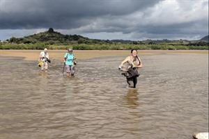 Wading from the boat to the shore at Lokobe (Daniel, 2018)