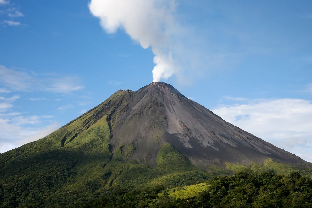 Arenal Volcano Hike | Rainbow Tours