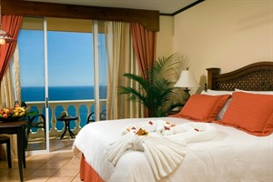 Deluxe room at Parador Resort & Spa