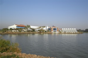 Exterior of Avanti Blue Nile