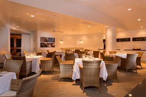 Finch Bay Eco Hotel, restaurant