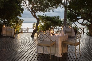 Outsiding dining at Anantara Bazaruto Island Resort & Spa