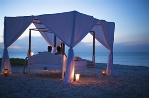 Romantic sleeping at Anantara Medjumbe Island Resort