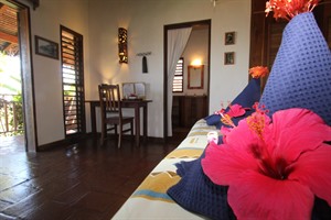 Ravinala bungalow interior - living space