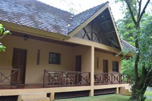 Room exterior Vakona Forest Lodge