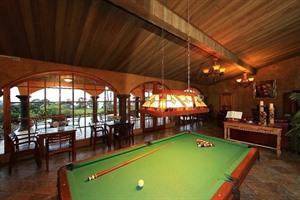 Los Establos, billiards room