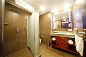 Best Western Premier Garden Hotel Bathroom