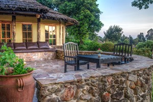 Mount Gahinga Lodge Relaxing outside