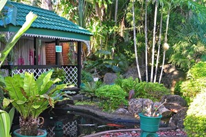 Avalone Guesthouse Pond