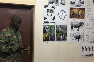 Park warden discussing rhino translocation into Akagera (Craig)