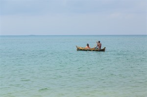 Canoe ride between Roca Sundy & Sundy Praia (Scott Ramsay)