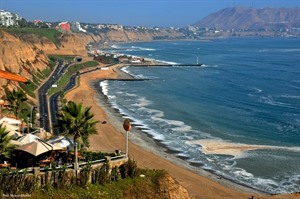Lima coastline, ideal for paragliding